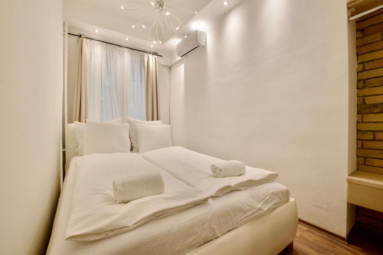 Standard Apartment By Hi5 - Center Of City Center Budapest Esterno foto